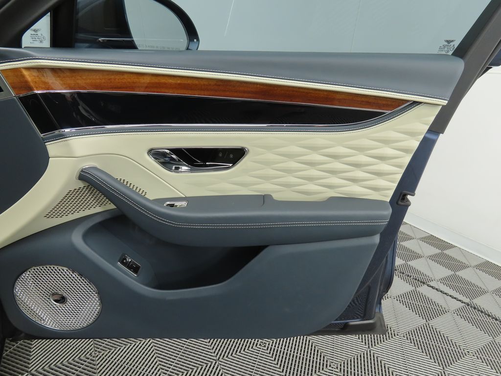 Thumbnail: 2020 Bentley Flying Spur - 25