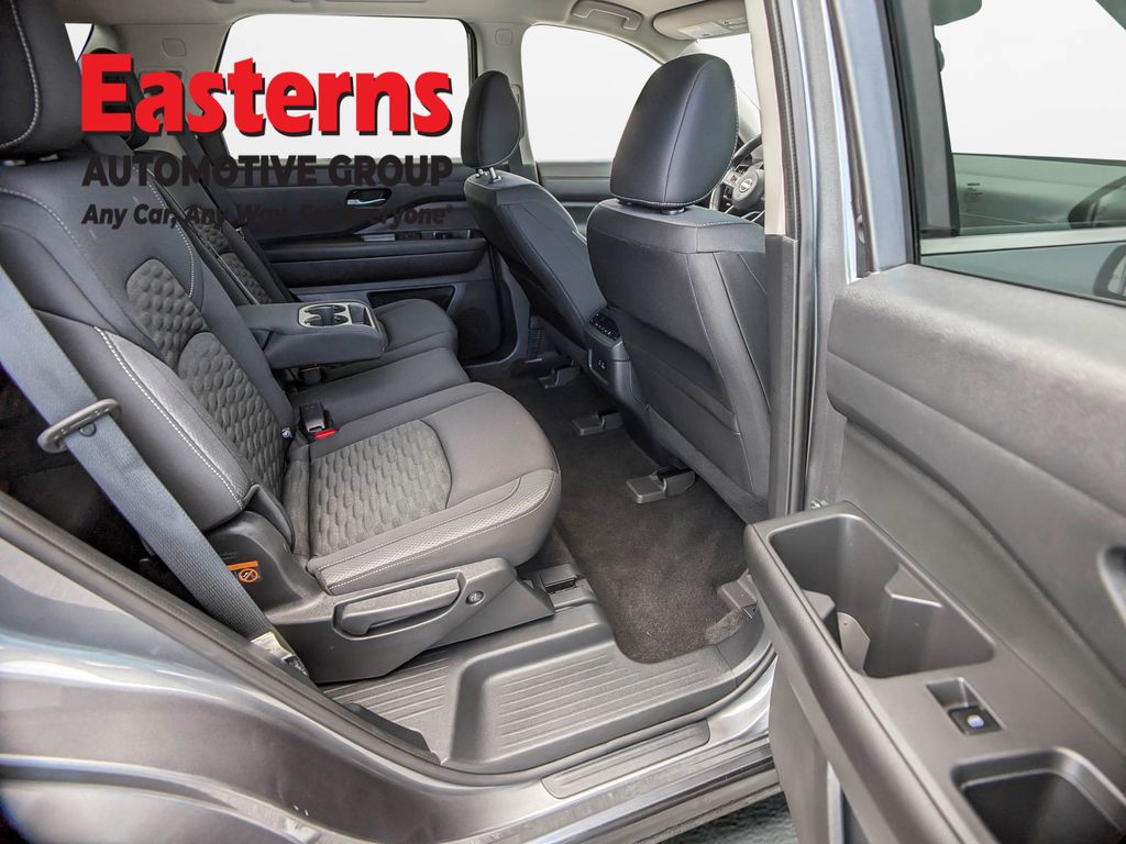 2022 Nissan Pathfinder SV - Photo 16