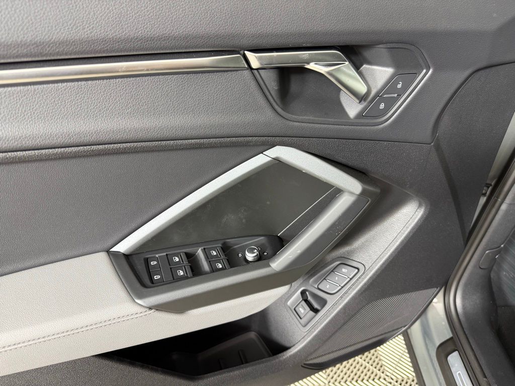 Thumbnail: 2025 Audi Q3 - 13