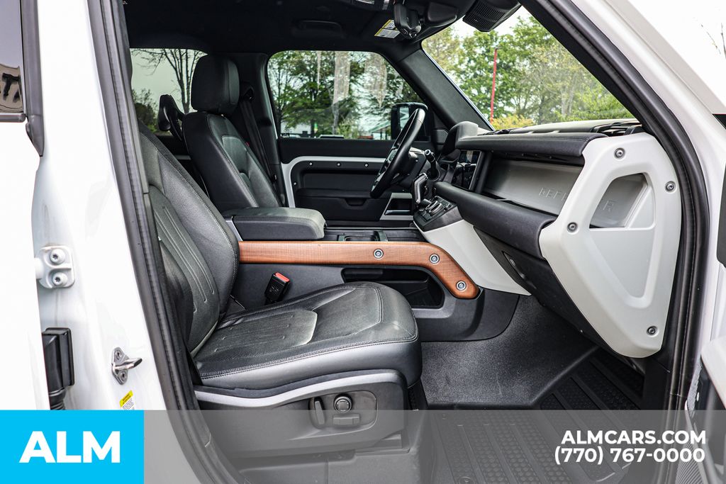 Used 2022 White Land Rover X-Dynamic SE image 20