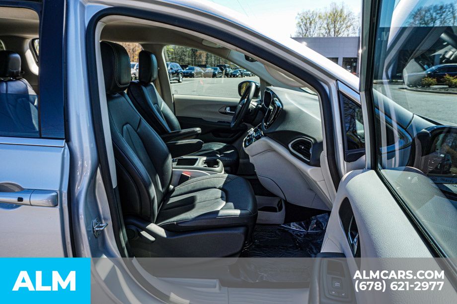Used 2024 Silver Chrysler Touring L image 25