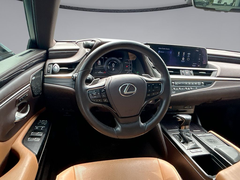 Thumbnail: 2021 Lexus ES - 10