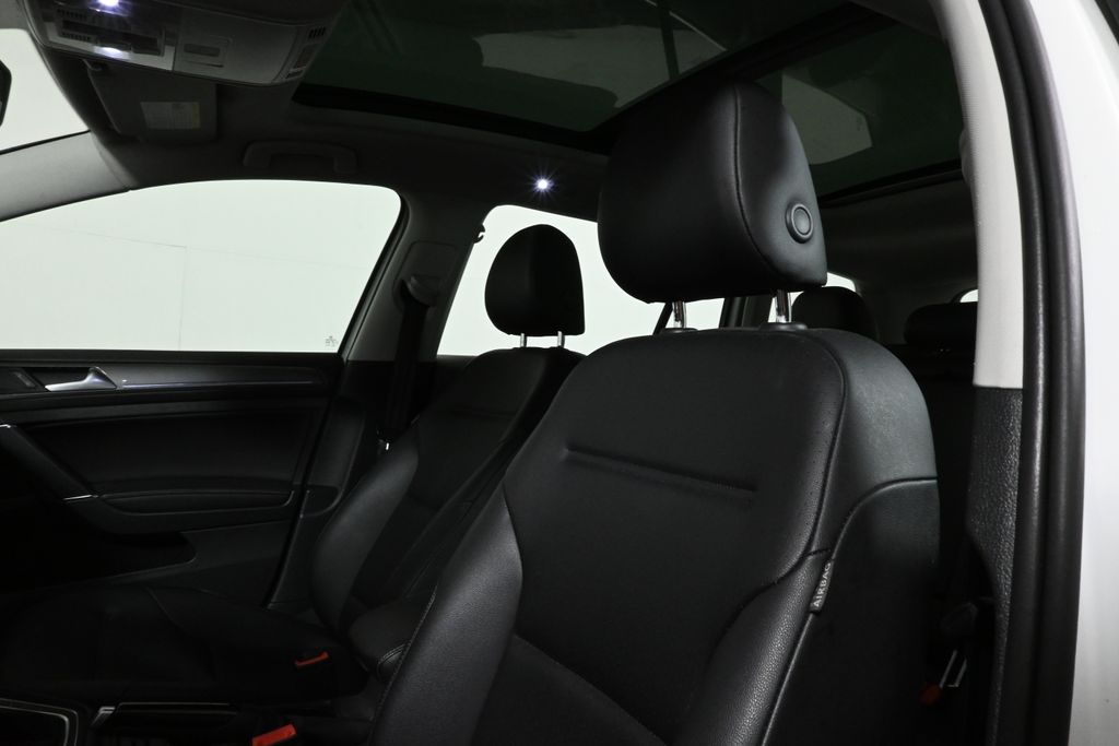 Thumbnail: 2017 Volkswagen Golf - 4