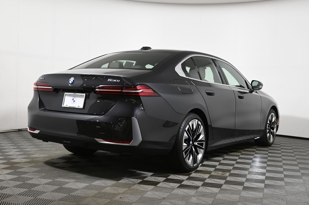 Thumbnail: 2026 BMW 5 Series - 7