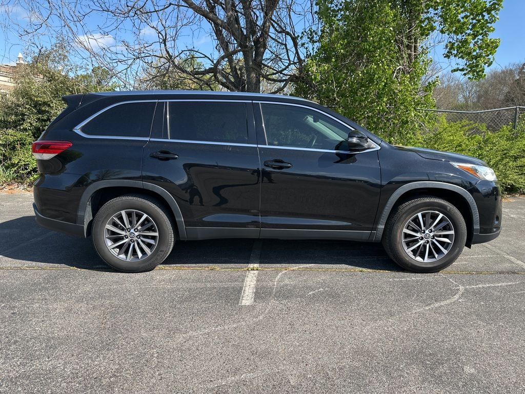 Used 2019 Black Toyota XLE image 2