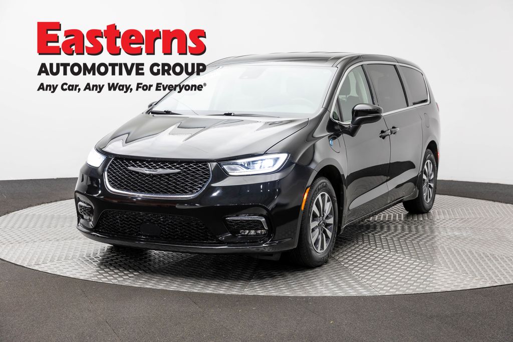 2023 Chrysler Pacifica Hybrid Touring L Hybrid's photo