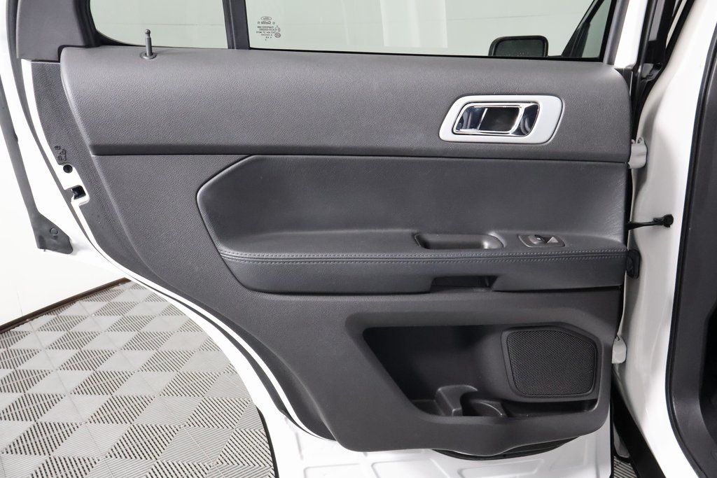 Thumbnail: 2015 Ford Explorer - 13