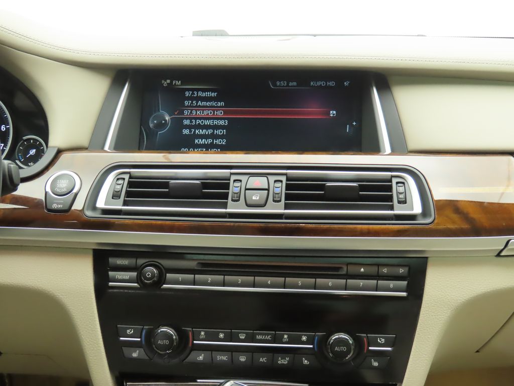 Thumbnail: 2014 BMW 7 Series - 14