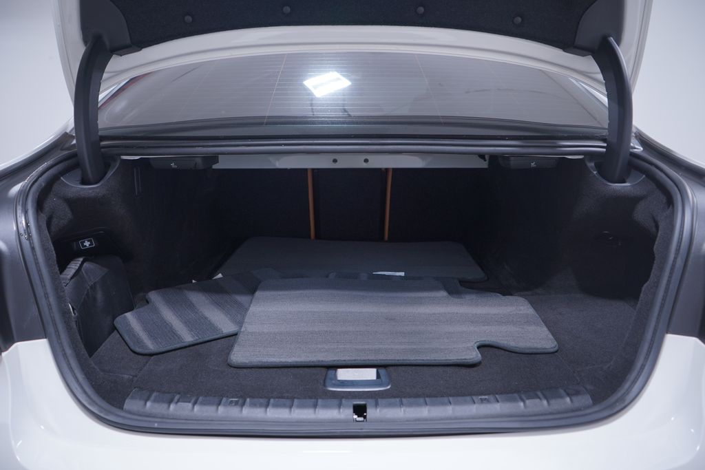 Thumbnail: 2023 BMW 5 Series - 22