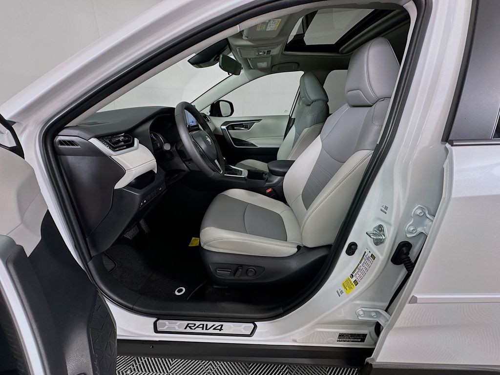 Thumbnail: 2025 Toyota RAV4 - 20