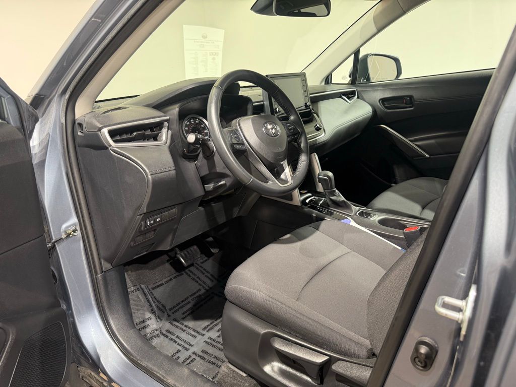 2022 Toyota Corolla Cross LE 18