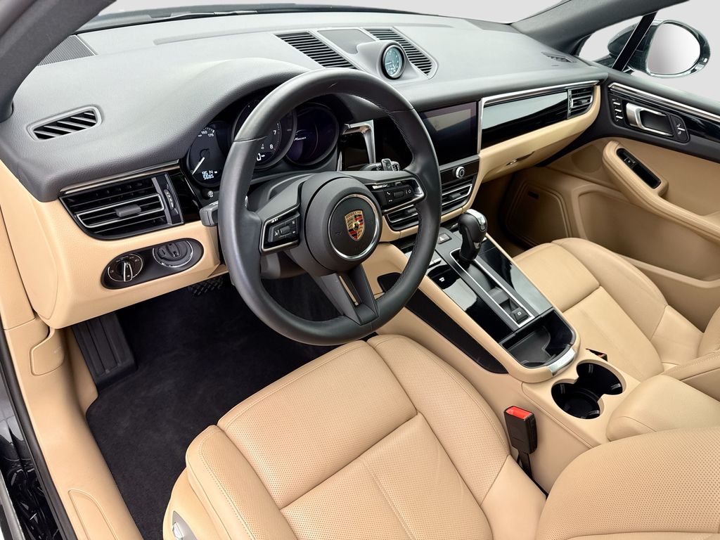 Thumbnail: 2025 Porsche Macan - 4