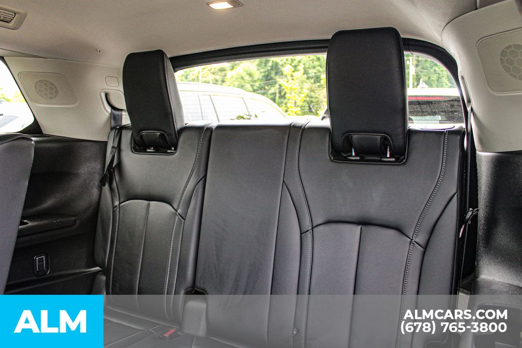 Used 2023 Silver INFINITI LUXE image 19