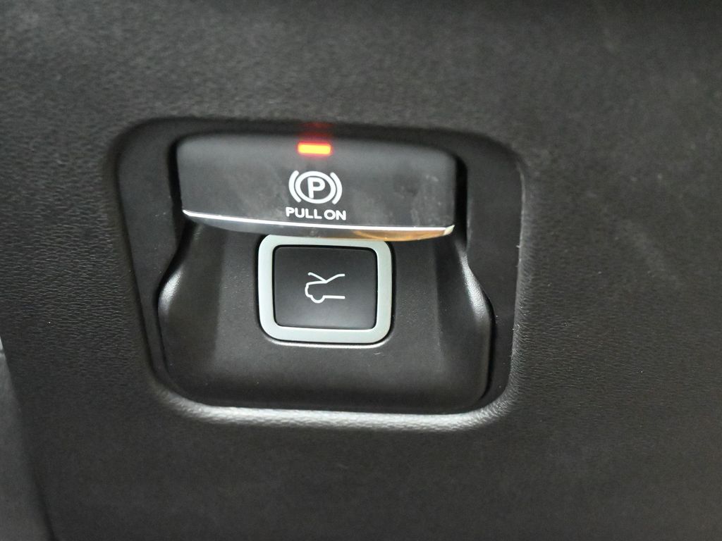 New 2026 silver zynith clearcoat Jeep Laredo image 18