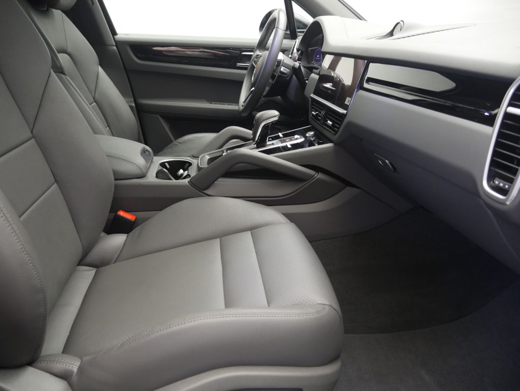 Thumbnail: 2023 Porsche Cayenne - 24