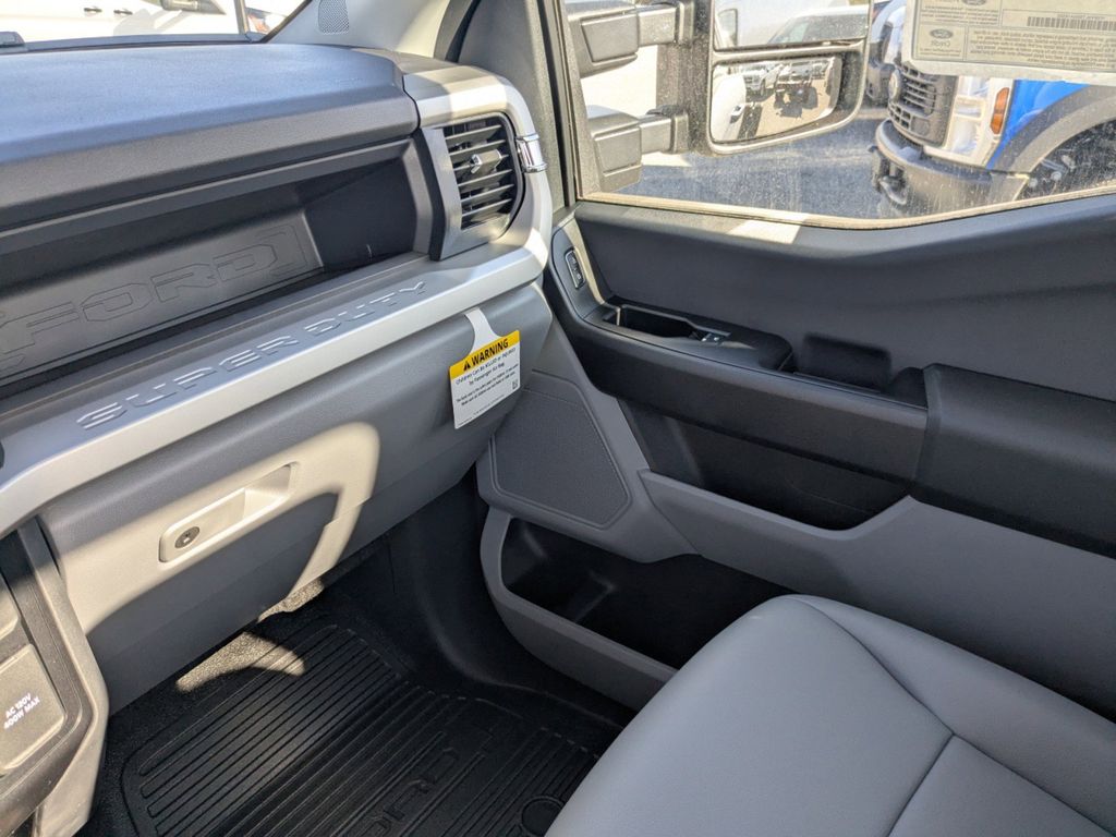 2025 Ford F-600 Chassis XL