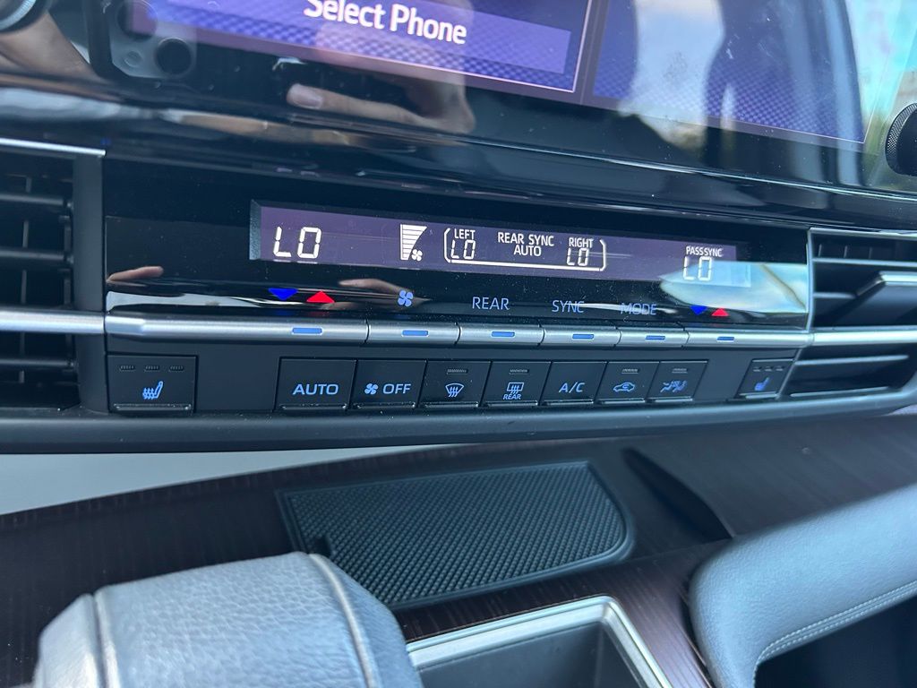 Thumbnail: 2023 Toyota Sienna - 27