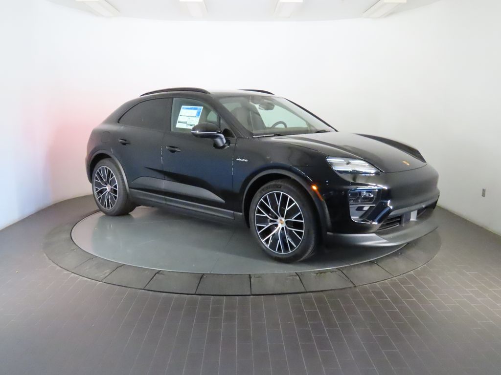 Thumbnail: 2026 Porsche Macan - 9