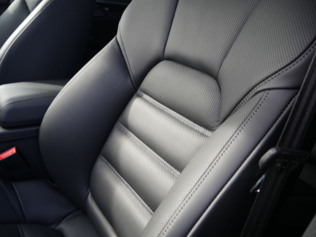 Thumbnail: 2026 Porsche Macan - 20