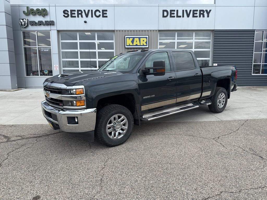 Gray (Graphite Metallic) 2018 Chevrolet Silverado 2500HD LT Crew Cab 4WD Pickup Truck Four-Wheel Drive 6-Speed Automatic