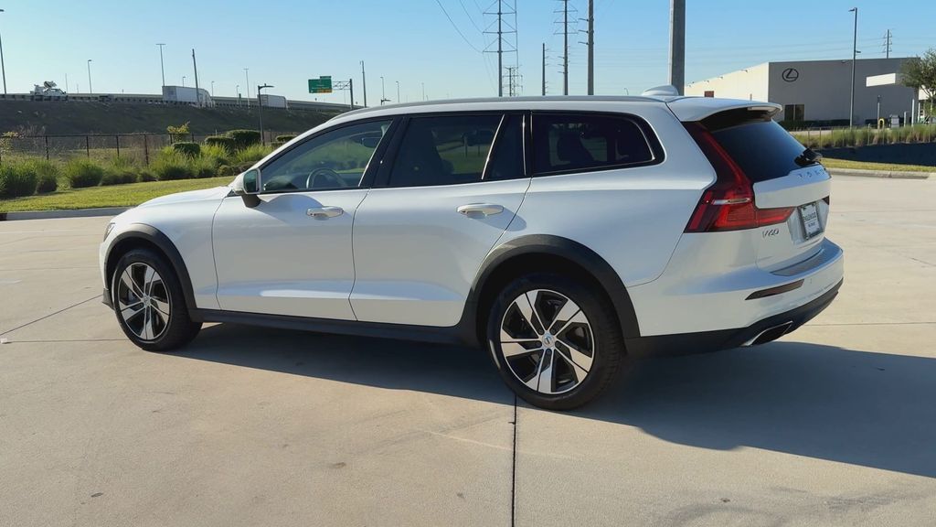 Thumbnail: 2022 Volvo S60 - 6