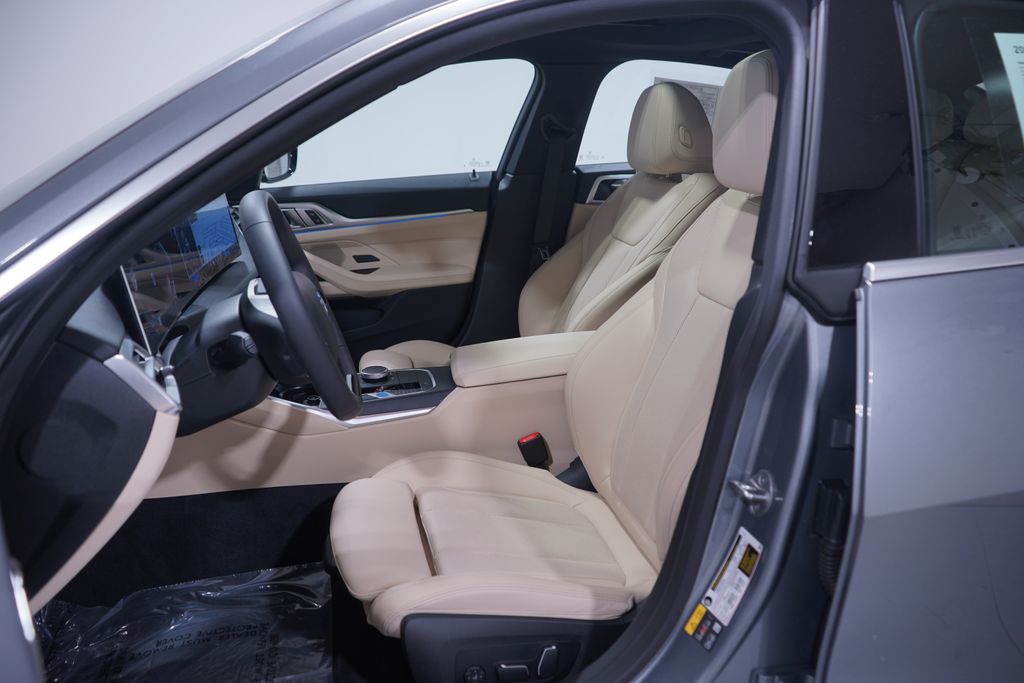 Thumbnail: 2025 BMW i4 - 7