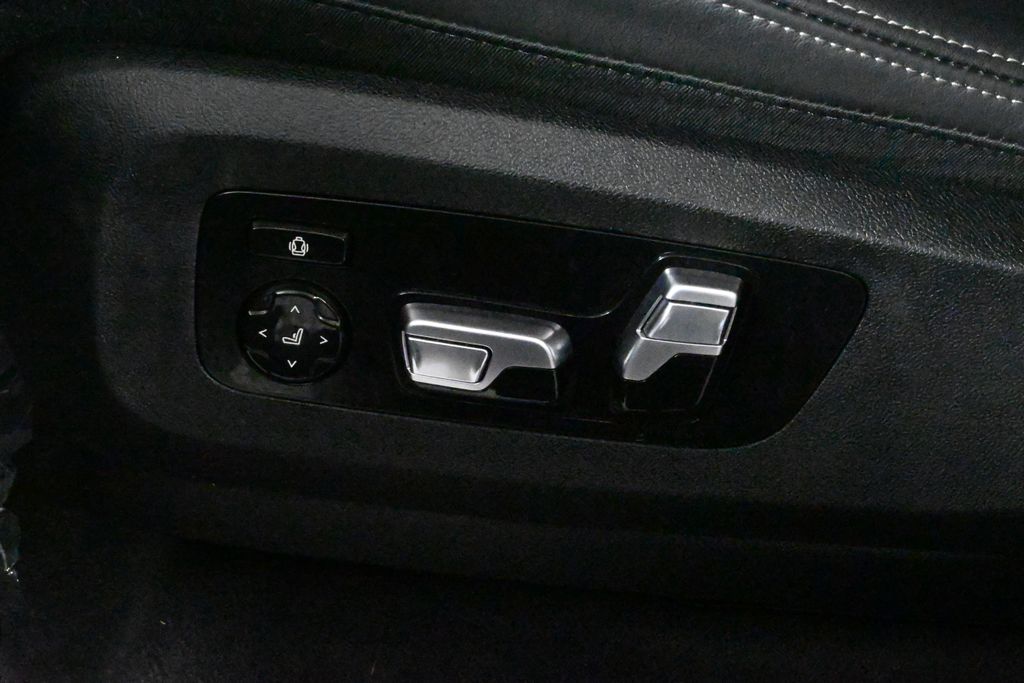 Thumbnail: 2024 BMW X7 - 28