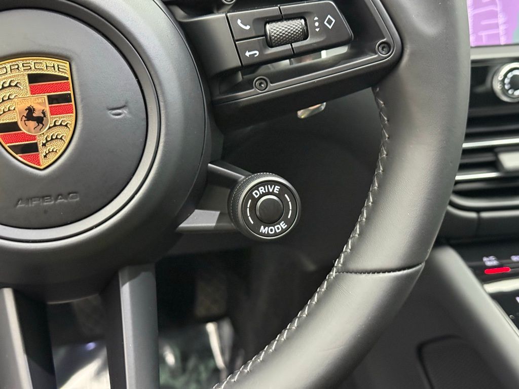 Thumbnail: 2023 Porsche Macan - 15