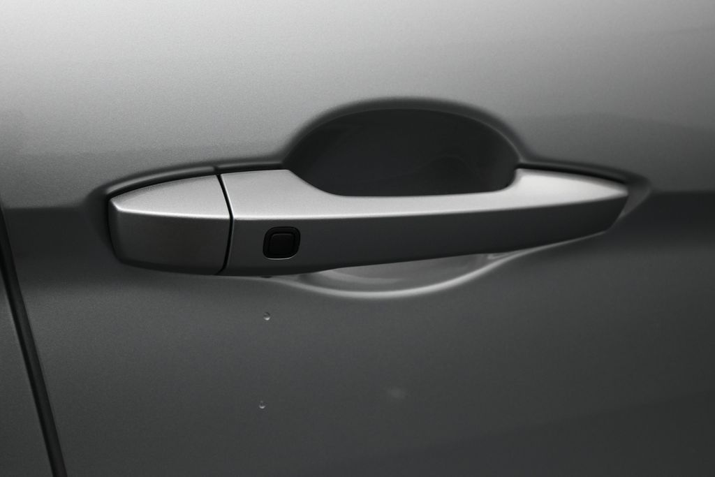 New 2026 Silver Mitsubishi LE image 36
