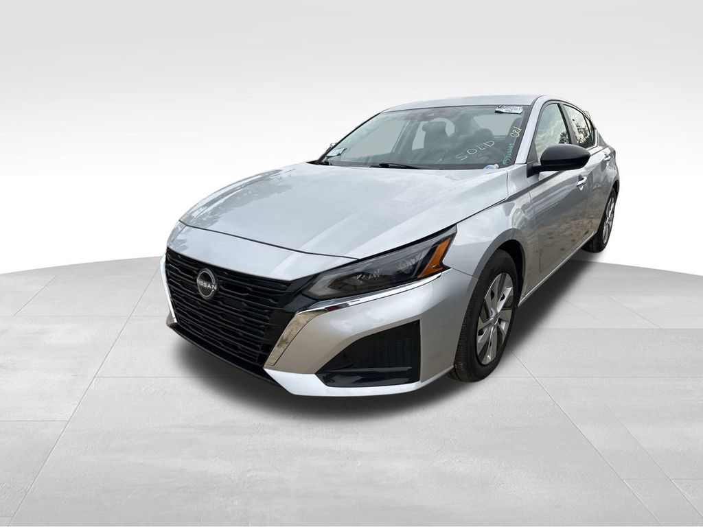 2024 Brilliant Silver Metallic Nissan Altima 2.5 S FWD Sedan