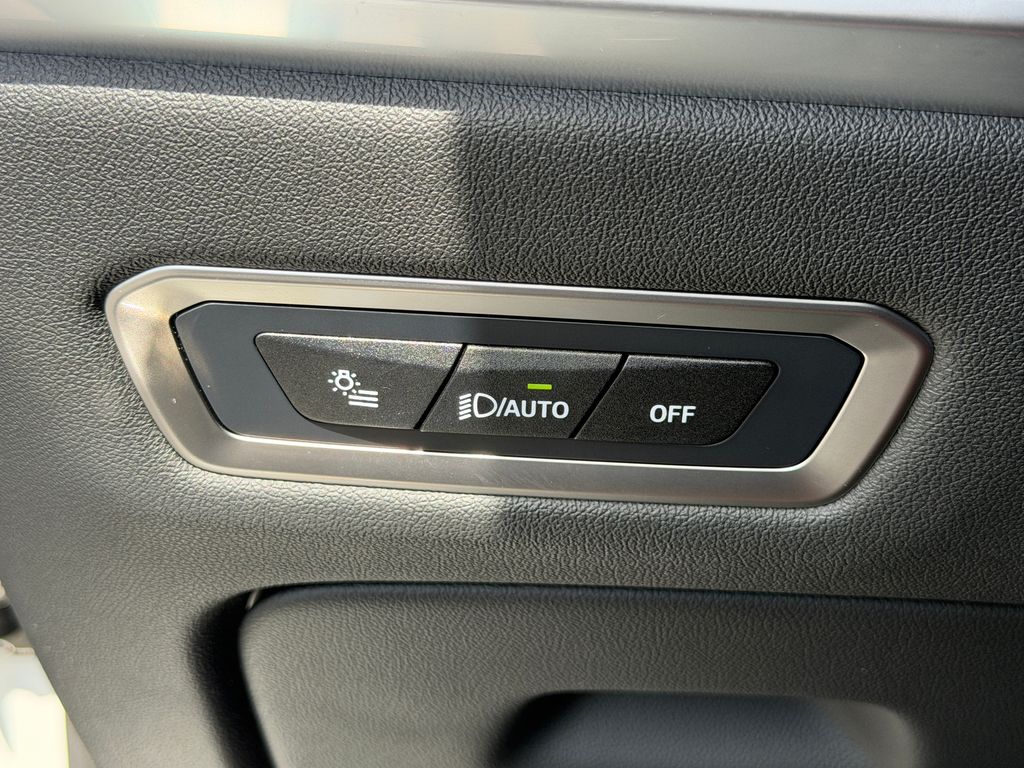 Thumbnail: 2024 BMW X7 - 32