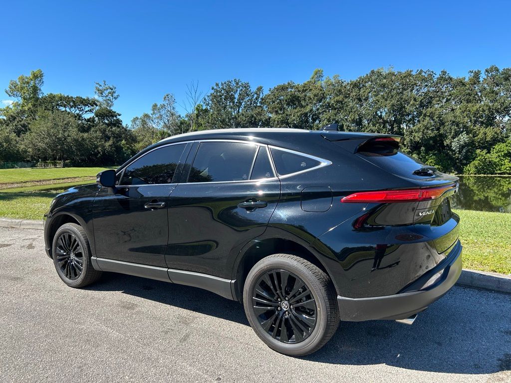 Thumbnail: 2022 Toyota Venza - 3