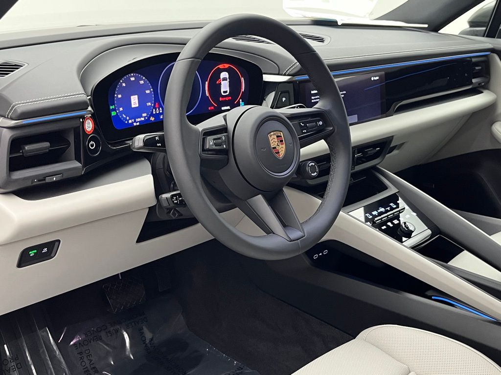 Thumbnail: 2025 Porsche Macan - 4