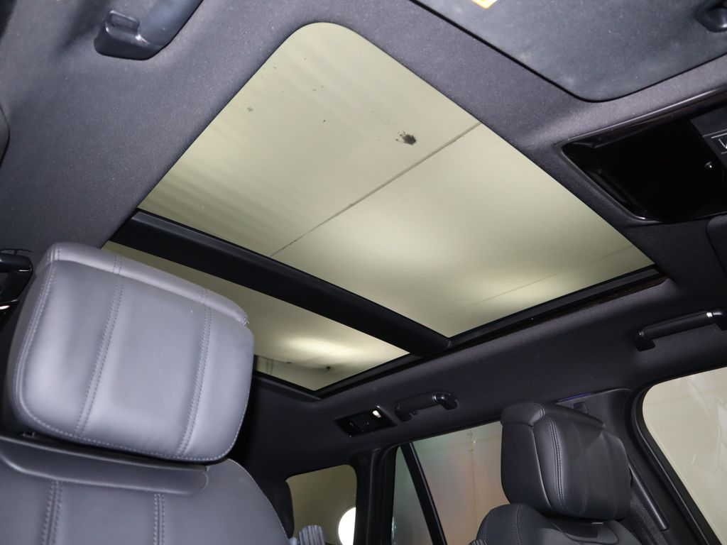 Thumbnail: 2018 Land Rover Range Rover - 18