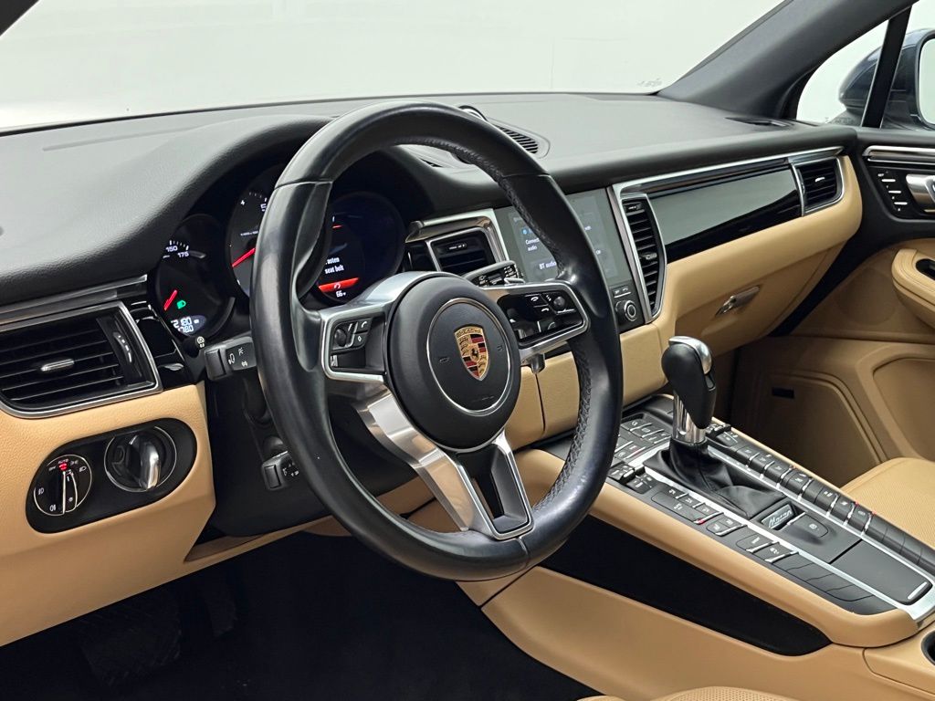 Thumbnail: 2017 Porsche Macan - 4