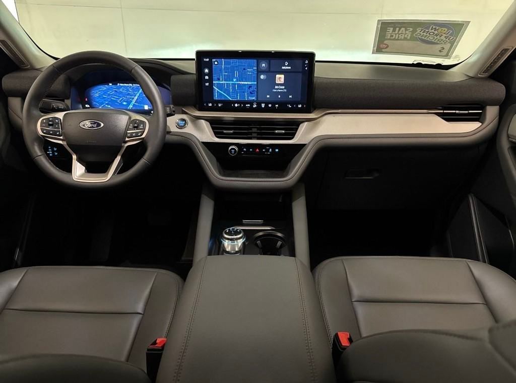 2025 Ford Explorer photo 4