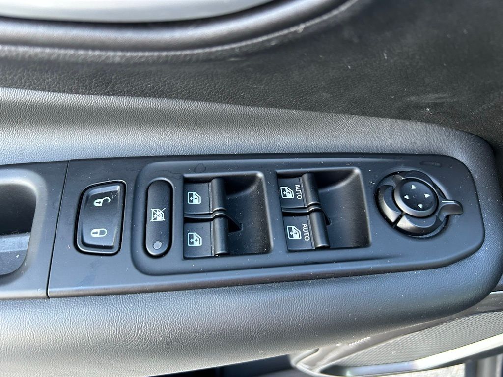 Thumbnail: 2023 Jeep Renegade - 17