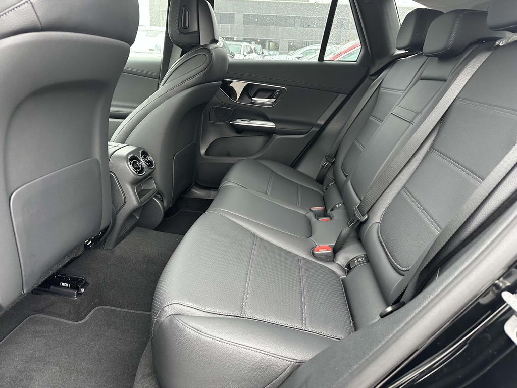 2025 Mercedes-Benz GLC 350 15