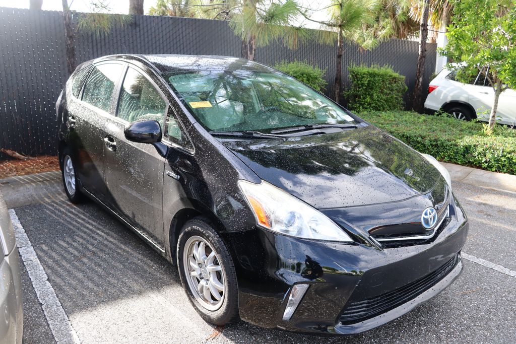 Thumbnail: 2014 Toyota Prius v - 6