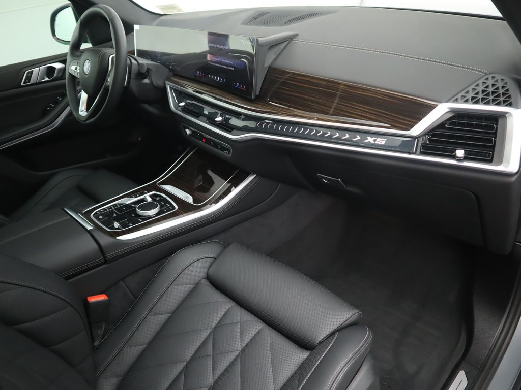 Thumbnail: 2025 BMW X5 - 18