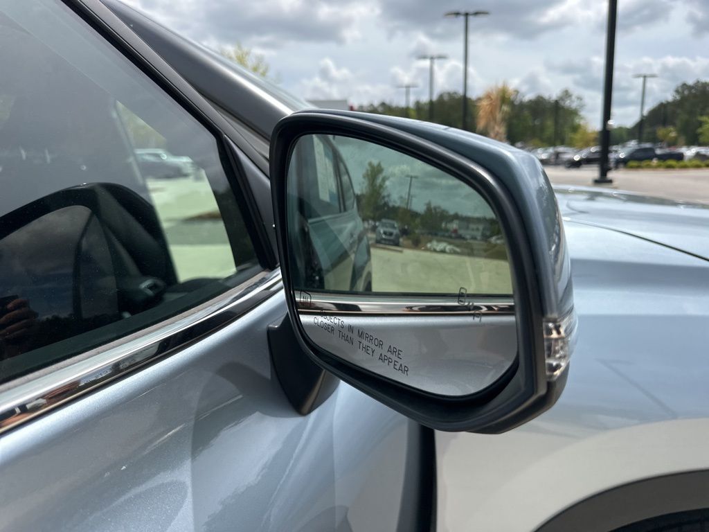 2023 Celestial Silver Metallic Toyota Highlander LE FWD SUV