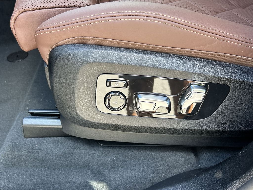 Thumbnail: 2026 BMW X5 - 13