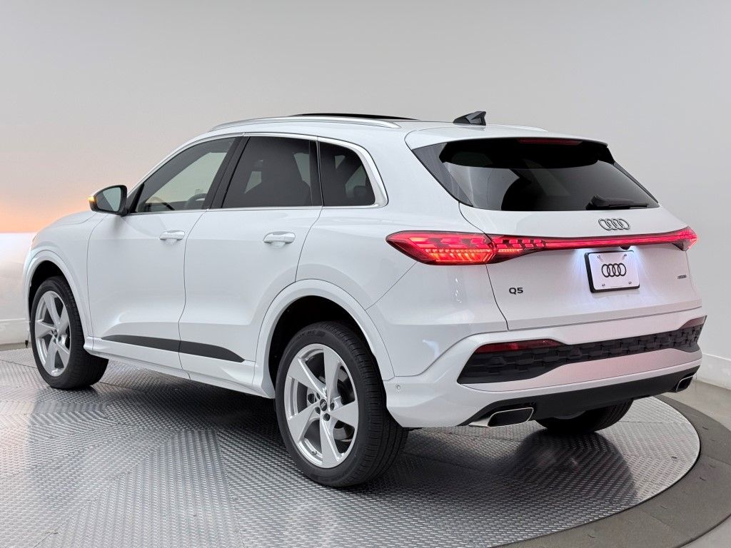 Thumbnail: 2025 Audi Q5 - 10