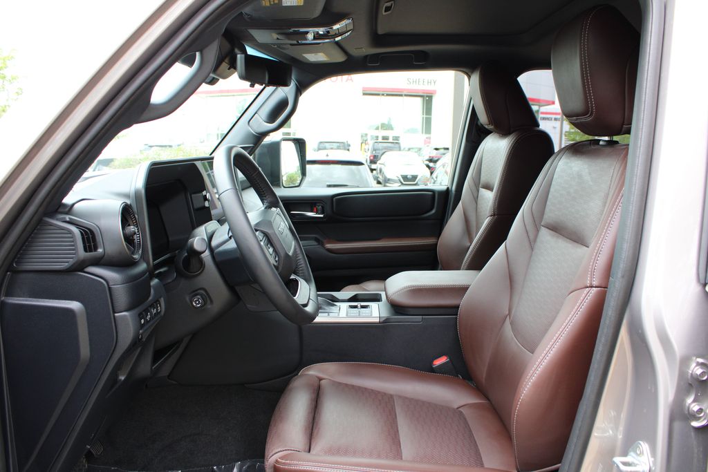 Used 2025  Toyota Base image 9