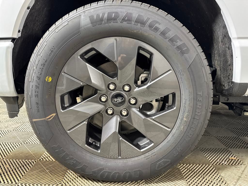 2025 Ford F-150 Lightning photo 11