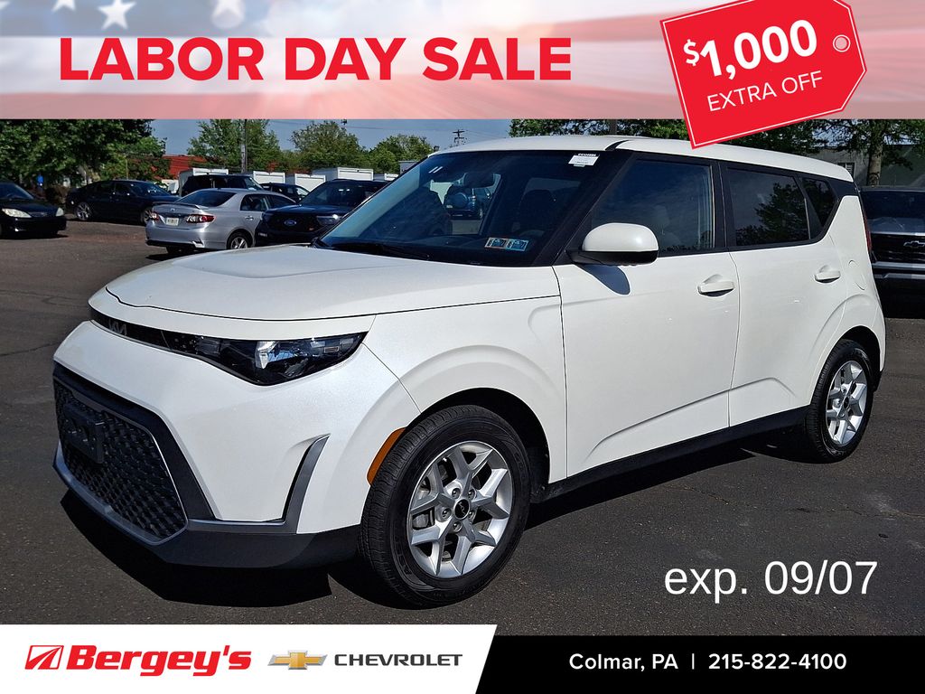 Snow White Pearl 2023 Kia Soul SUV / Crossover Front-Wheel Drive Continuously Variable Transmission