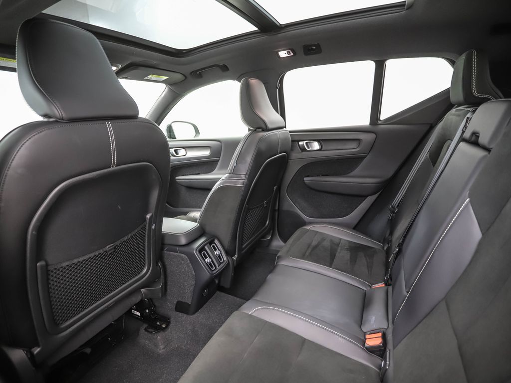 Thumbnail: 2021 Volvo XC40 - 21