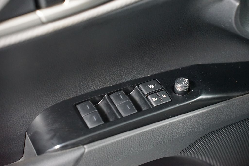 Thumbnail: 2025 Toyota Camry - 32