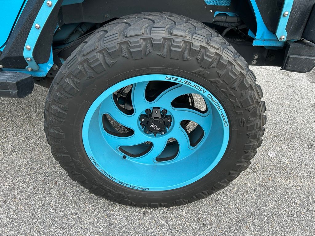 Thumbnail: 2017 Jeep Wrangler - 9