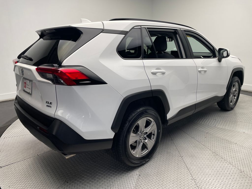 2023 Toyota RAV4 XLE 5